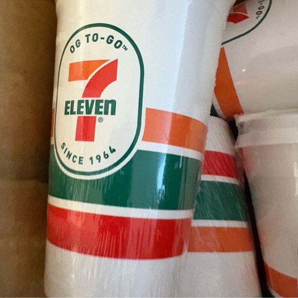 7-Eleven To-Go Cups - Picture 3 of 4